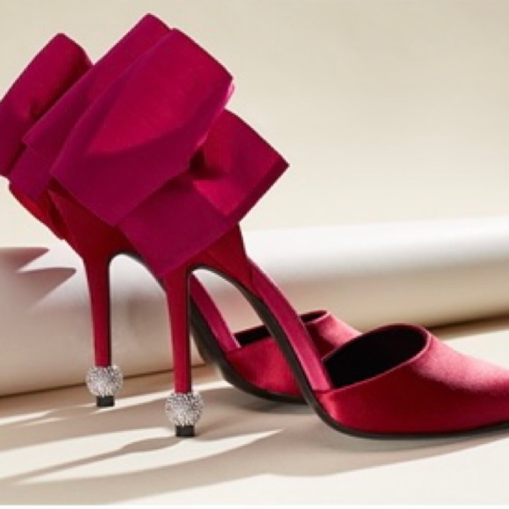 NIB Roger Vivier Papillon de Nuit Silk Bow Heels